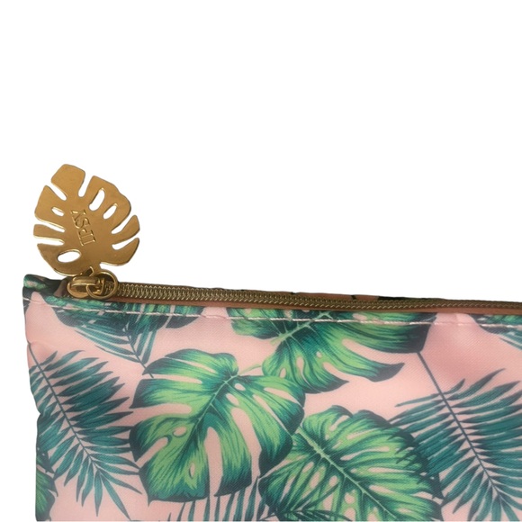 NWOT Leafy Pink Cosmetics Case - Picture 3 of 4